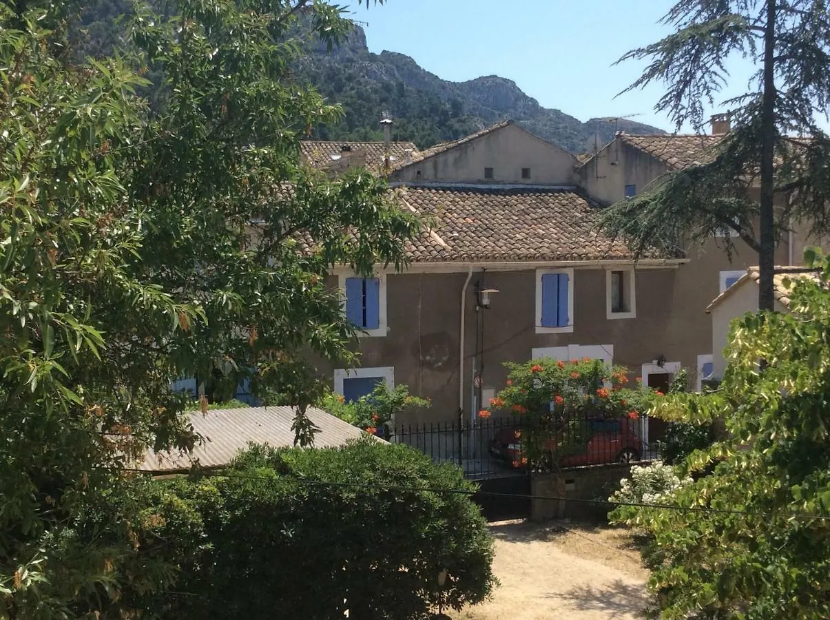 Maison Daumas Billard Francais Et Piscine Robion en Luberon 0*,  France